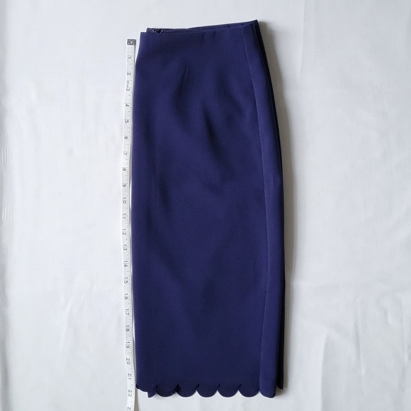 Woman's Banana Republic scalloped blue midi skirt - Picture 4 of 5